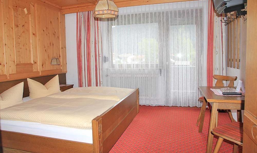 Berghaus Maria Bed and Breakfast Pettneu am Arlberg Rum bild