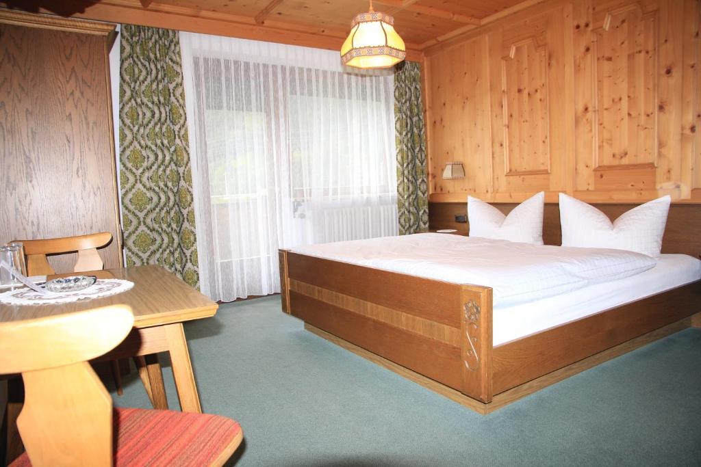 Berghaus Maria Bed and Breakfast Pettneu am Arlberg Rum bild