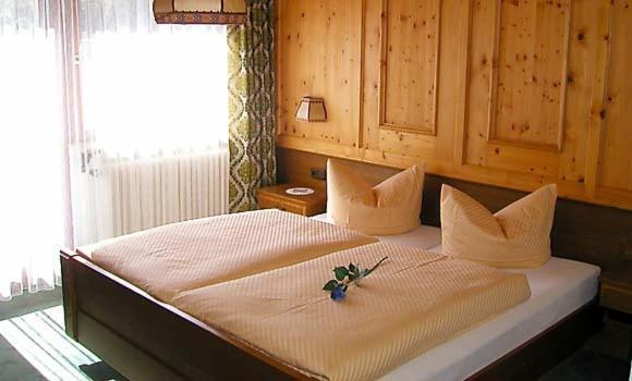 Berghaus Maria Bed and Breakfast Pettneu am Arlberg Rum bild